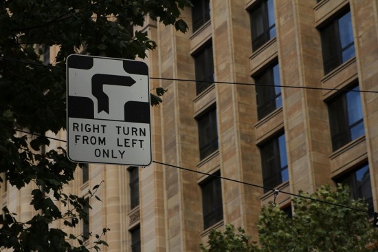 Melbourne - Hook Turn - Right Turn From Left Only - CBD Trams Straßenbahnen