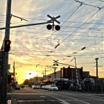 Melbourne Suburb - Der Bahnübergang im Abendlicht real - HDR-PRHC - IMG_0469-0471-2 Melbourne Suburb - Der Bahnübergang im Abendlicht real