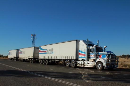 Outback - ABC-Roadtrain am Erldunda Roadhouse - IMG_5514