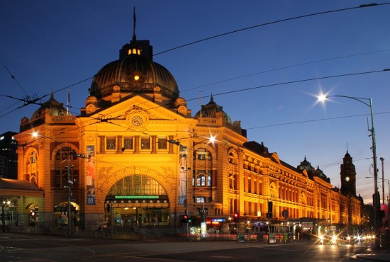 Blaue Stunde - Flinders Street Station bei Nacht - IMG_7610-PSZ-2 Blaue Stunde - Flinders Street Station bei Nacht - IMG_7610-PSZ-2