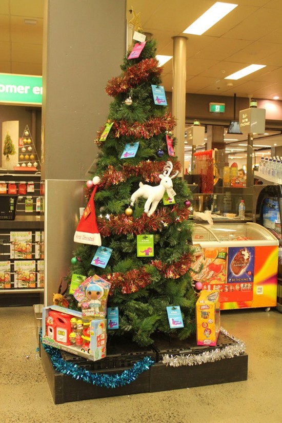 Christmas Australia - Woolworths Safeway Fake Tree - IMG_7872