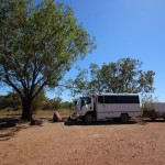 14 Outbackway Tour Vehicle - IMG_9830 Das hier ist übrigens unser Expeditionsfahrzeug, ein LKW-Bus mit 16 Sitzplätzen und zuschaltbaren Allrad-Antrieb. Der ist erst ein paar Wochen alt! :)
