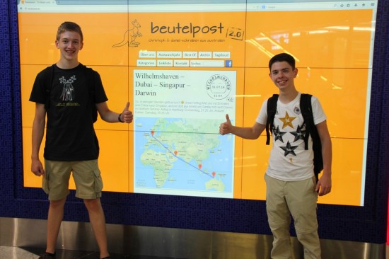 Beutelpost auf Riesenbildschirm in Dubai - IMG_8863